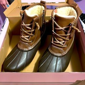 Ladies winter boots 🥾 never been worn